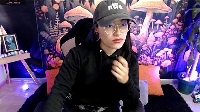 LunaBunny8 online show from 11/06/25, 03:13