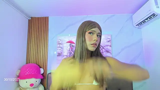 Dreams Chloe online show from 10/30/25, 05:09