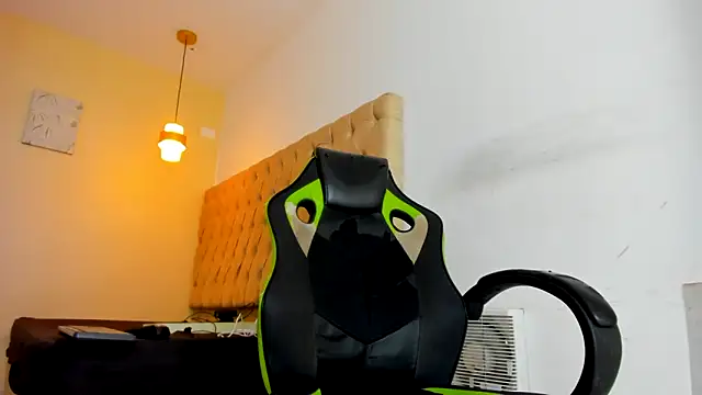 Snapshot of Darkknightx01 chatting on 10/16/25, 01:39 Darkknightx01 online show from 10/16/25, 01:39