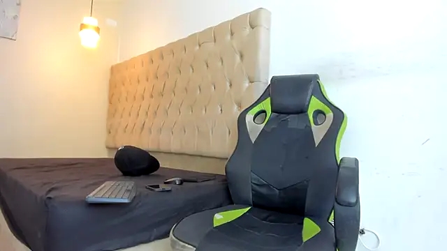 Snapshot of Darkknightx01 chatting on 10/21/25, 02:01 Darkknightx01 online show from 10/21/25, 02:01