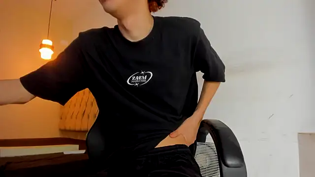 Snapshot of Darkknightx01 chatting on 10/22/25, 01:28 Darkknightx01 online show from 10/22/25, 01:28