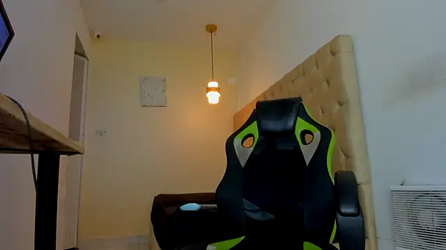 Snapshot of Darkknightx01 chatting on 10/27/25, 01:09 Darkknightx01 online show from 10/27/25, 01:09