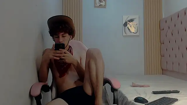 Snapshot of Darkknightx01 chatting on 10/29/25, 01:41 Darkknightx01 online show from 10/29/25, 01:41