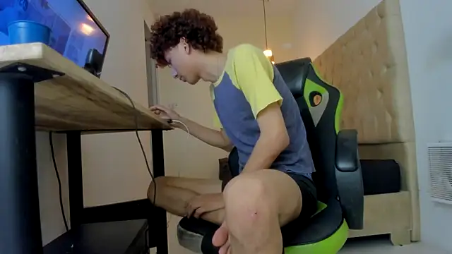 Snapshot of Darkknightx01 chatting on 11/04/25, 03:27 Darkknightx01 online show from 11/04/25, 03:27