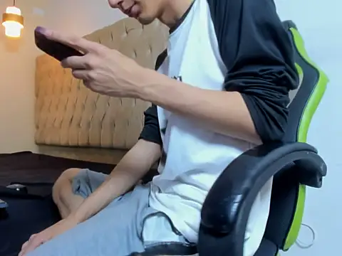 Snapshot of Darkknightx01 chatting on 11/17/25, 01:44 Darkknightx01 online show from 11/17/25, 01:44