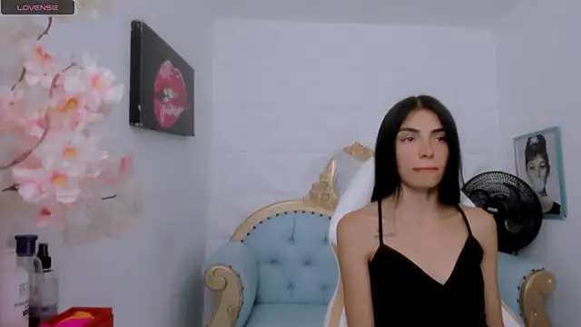 Snapshot of eimy_skinny_ chatting on 10/23/25, 04:50 eimy skinny  online show from 10/23/25, 04:50