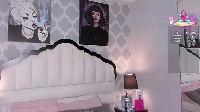 SarahMiler  online show from 10/28/25, 07:49