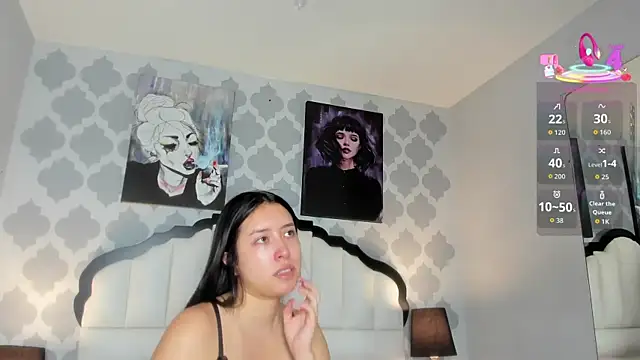 SarahMiler  online show from 10/31/25, 07:48