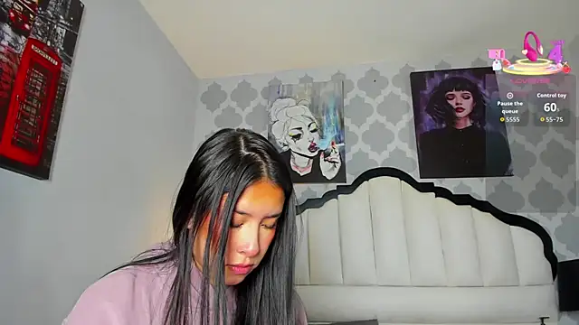 SarahMiler  online show from 11/04/25, 07:46