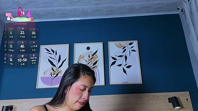 SarahMiler  online show from 11/18/25, 07:51