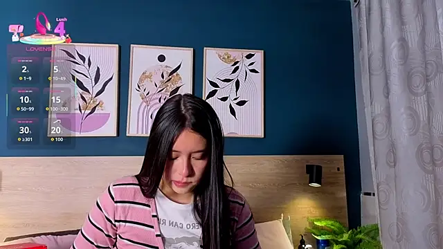 SarahMiler  online show from 12/15/25, 05:39