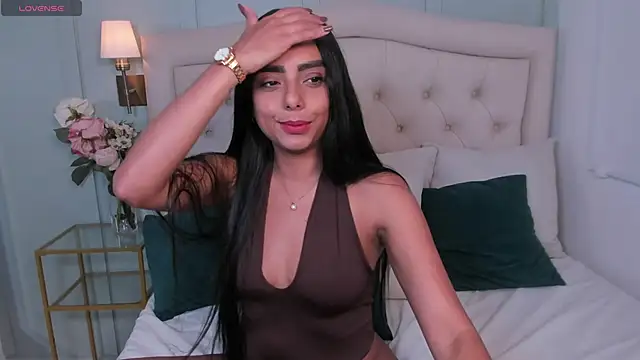 juliana davies  online show from 04/15/26, 05:20