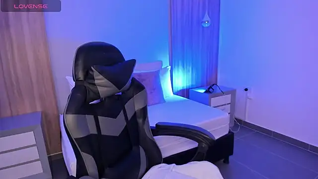 Snapshot of megara_x_ chatting on 10/25/25, 02:52 megara x online show from 10/25/25, 02:52