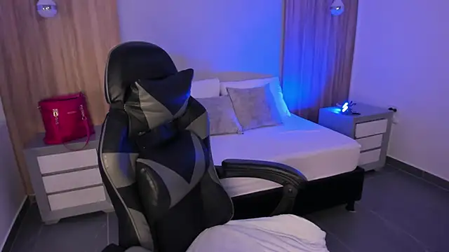 Snapshot of megara_x_ chatting on 12/02/25, 02:17 megara x online show from 12/02/25, 02:17