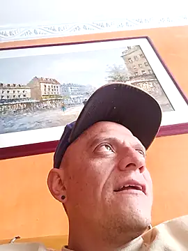 Snapshot of leon8013A chatting on 11/06/25, 02:51 leon8013A online show from 11/06/25, 02:51