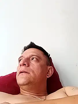 Snapshot of leon8013A chatting on 02/16/26, 02:13 leon8013A online show from 02/16/26, 02:13