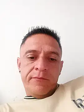 Snapshot of leon8013A chatting on 03/16/26, 07:07 leon8013A online show from 03/16/26, 07:07