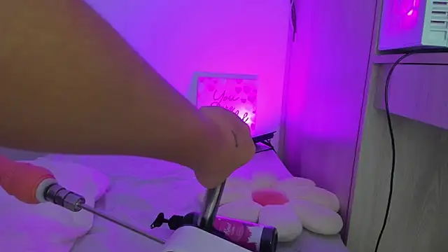 Eva cutte online show from 09/10/25, 11:54