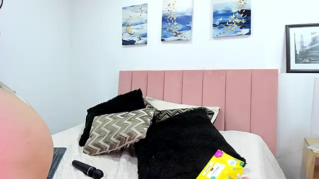 Maddy Mills online show from 04/23/26, 07:05