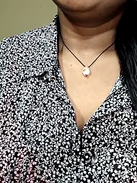 Snapshot of Hotty_Sonali chatting on 09/28/25, 12:49 Hotty Sonali online show from 09/28/25, 12:49
