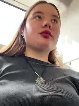 Snapshot of StephanieMur chatting on 09/21/25, 06:04 StephanieMur online show from 09/21/25, 06:04