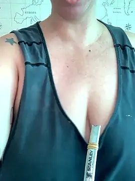 Snapshot of LupeLok chatting on 01/16/26, 12:09 LupeLok online show from 01/16/26, 12:09