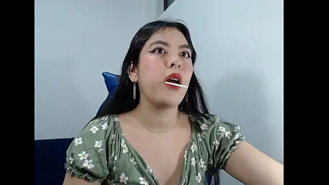 Snapshot of EloiseJun chatting on 05/12/26, 04:20 EloiseJun online show from 05/12/26, 04:20