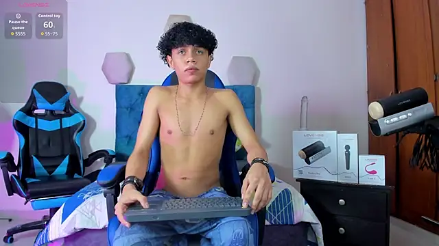 Snapshot of _taylor_black chatting on 09/26/25, 02:10 taylor black online show from 09/26/25, 02:10