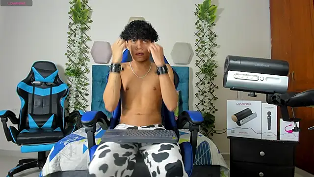 Snapshot of _taylor_black chatting on 09/30/25, 09:31 taylor black online show from 09/30/25, 09:31