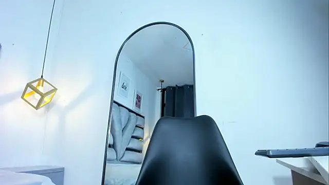 lianfox  online show from 12/18/25, 12:55