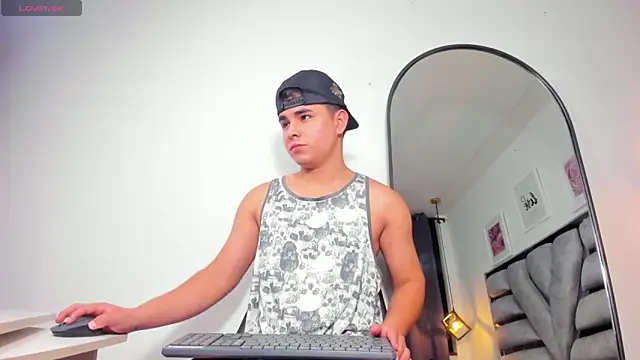 lianfox  online show from 02/18/26, 12:34