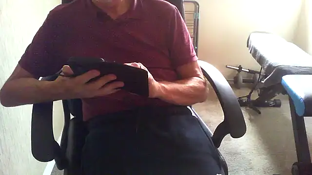 Snapshot of rogpb chatting on 10/21/25, 11:00 rogpb online show from 10/21/25, 11:00