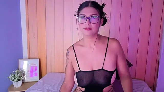 Snapshot of daphnevans chatting on 11/12/25, 03:29 daphnevans online show from 11/12/25, 03:29