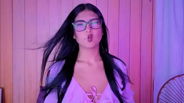 Snapshot of daphnevans chatting on 11/28/25, 03:31 daphnevans online show from 11/28/25, 03:31