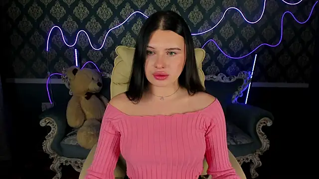 Snapshot of Neyla_Charm chatting on 11/01/25, 08:11 Neyla Charm online show from 11/01/25, 08:11