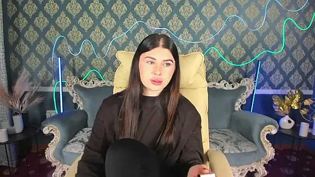 Snapshot of Neyla_Charm chatting on 11/06/25, 08:10 Neyla Charm online show from 11/06/25, 08:10