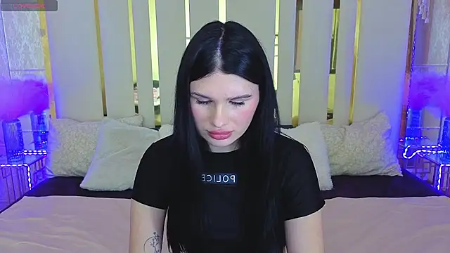 Snapshot of Neyla_Charm chatting on 11/09/25, 02:26 Neyla Charm online show from 11/09/25, 02:26