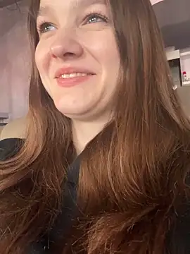 Snapshot of MichelleRoux chatting on 09/19/25, 10:27 MichelleRoux online show from 09/19/25, 10:27