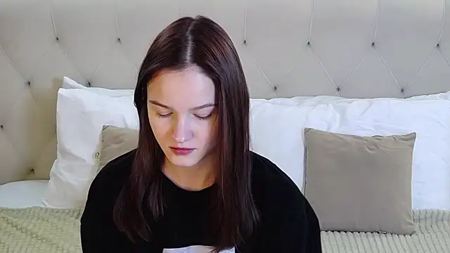 MichelleRoux online show from 11/04/25, 01:32