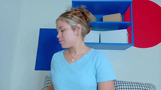 Snapshot of BelaMiller_ chatting on 09/15/25, 11:54 BelaMiller online show from 09/15/25, 11:54