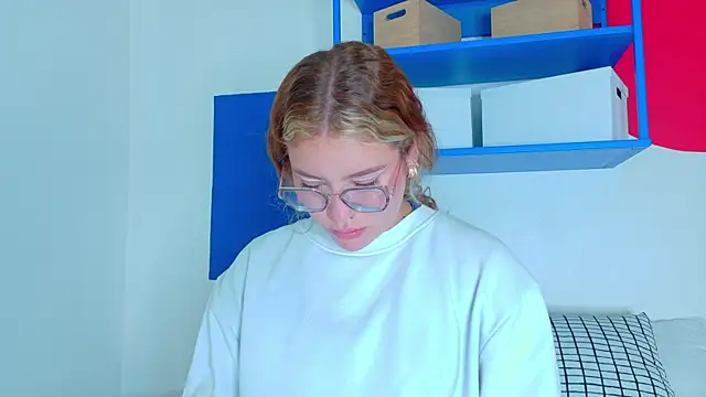 Snapshot of BelaMiller_ chatting on 09/22/25, 11:34 BelaMiller online show from 09/22/25, 11:34