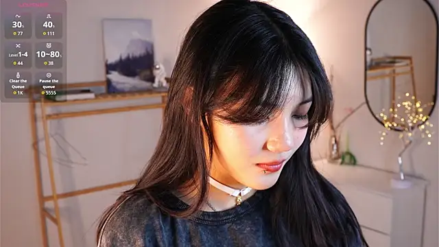 MoiraEger online show from 12/19/25, 05:09