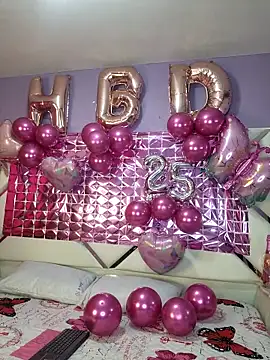 CrisMarulanda online show from 10/19/25, 07:03