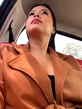 CrisMarulanda online show from 11/05/25, 04:51