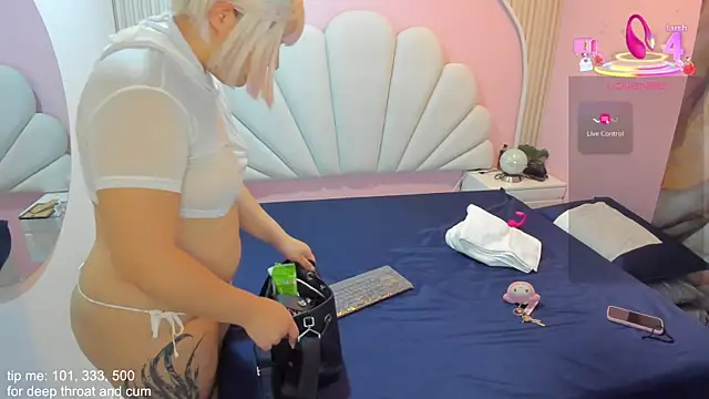 hinata dolly online show from 11/29/25, 11:13