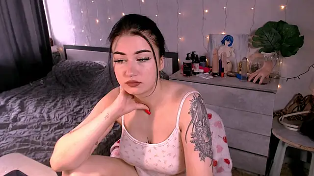 Katie Kiss online show from 06/03/26, 07:44