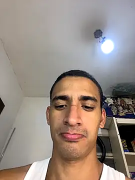 Snapshot of ikaro21 chatting on 10/29/25, 04:04 ikaro21 online show from 10/29/25, 04:04