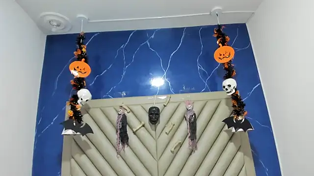 Snapshot of Ibbie_drastic chatting on 10/24/25, 12:01 Ibbie drastic online show from 10/24/25, 12:01