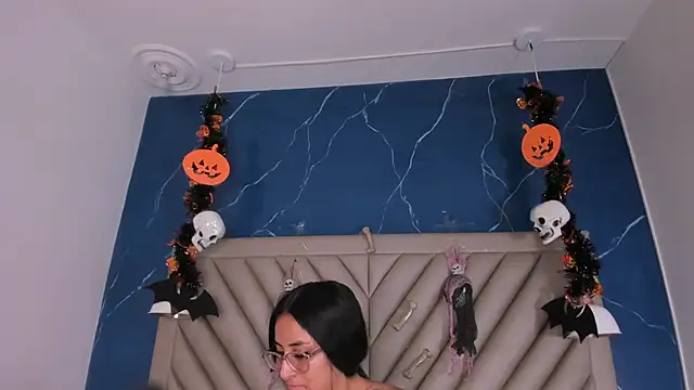 Snapshot of Ibbie_drastic chatting on 10/31/25, 12:06 Ibbie drastic online show from 10/31/25, 12:06