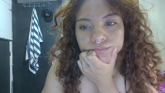 Snapshot of VioletV chatting on 05/22/26, 12:40 VioletV online show from 05/22/26, 12:40